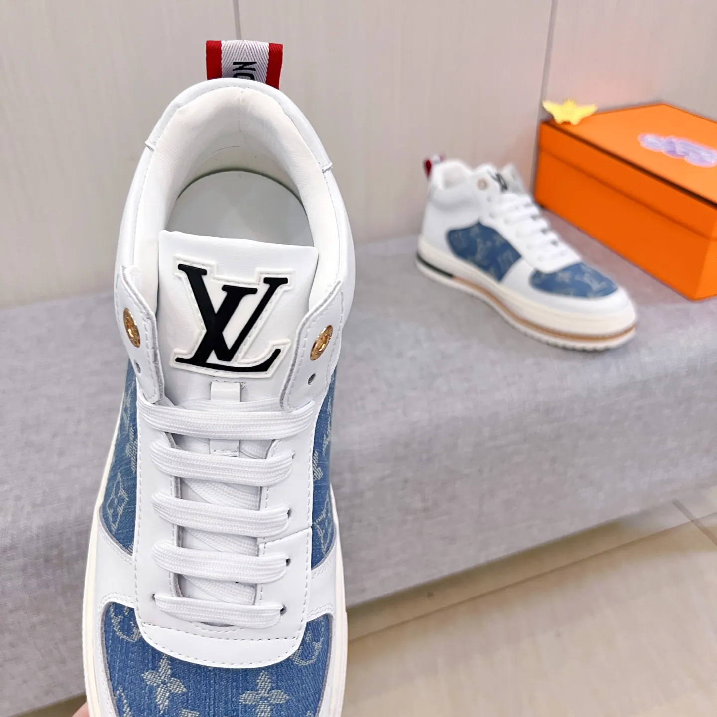 🚘🚘Factory batch 440💰[LV]🔥Louis Vuitton, high-end men's shoe brand, official website 1:1 latest masterpiece: the upper is made of first-layer cowhide imported from Italy with a comfortable and breathable lining➕original non-slip and wear-resistant outsole🔥, making walking more convenient and comfortable! An exclusive new model, a stunning work, a beautiful 1:1 replica [color] compared to the official quality! Create a fashionable personality to set off your uniqueness! A must-have for trendy men! Classic 🔥Size: 38-44 Color: 🔥 2⃣️colors available🔥.